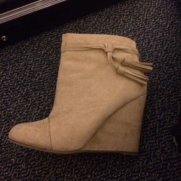 Cute Suede Tassel Booties - Picture 1 of 2