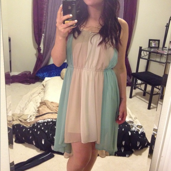 Beautiful hi-low dress - Picture 2 of 4