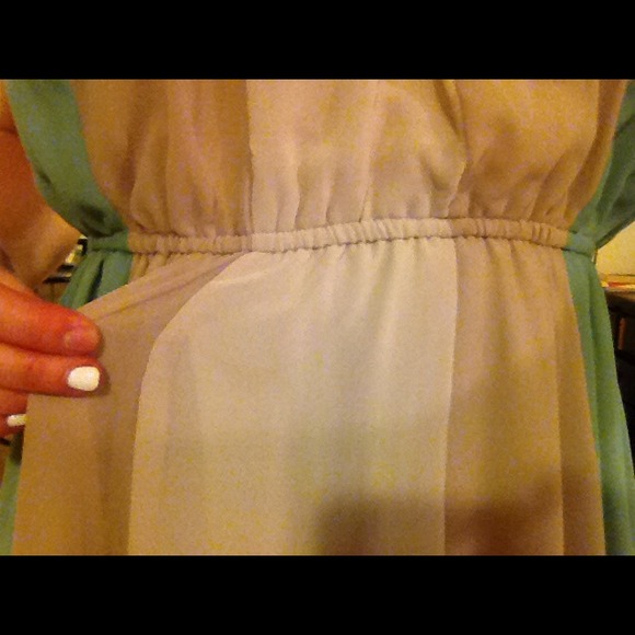 Beautiful hi-low dress - Picture 3 of 4