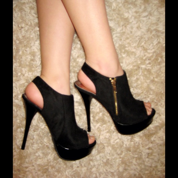 SOLD! Black Gold Zipper Heel