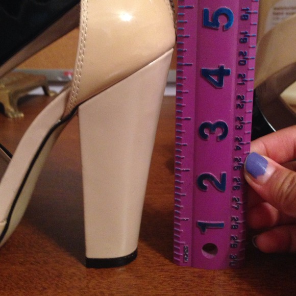 π«BUNDLEDπ«πHOST PICK πVince Camuto Heels - Picture 4 of 4