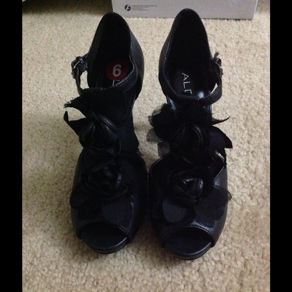 Aldos brand new black stilettos - Picture 2 of 4