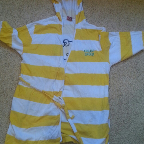 *SOLD IN BUNDLE* Hello Kitty Robe - Picture 2 of 3