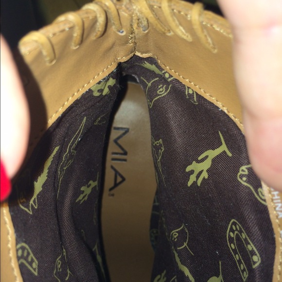 Mia Cowboy Style Boots in Light Brown - Picture 4 of 4