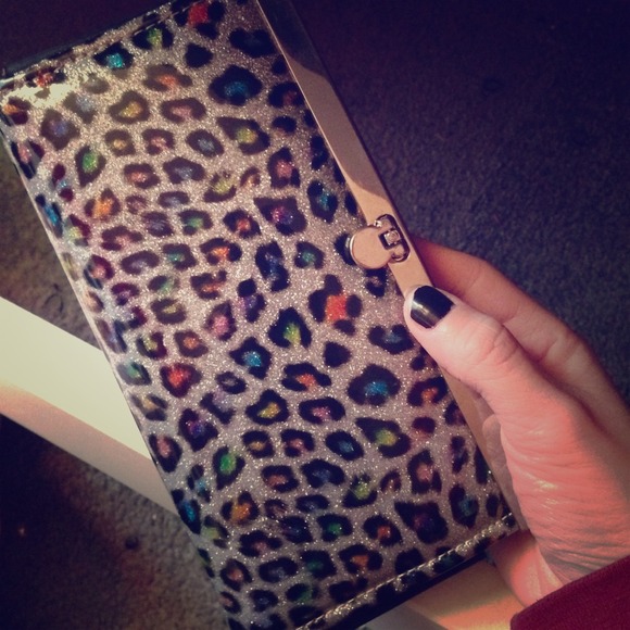Sparkly leopard clutch! - Picture 1 of 2