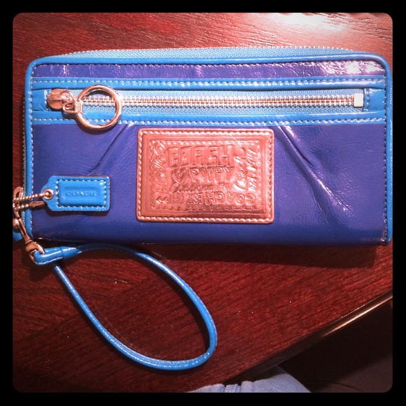 💞✨Coach Poppy Zippy Wallet✨💞