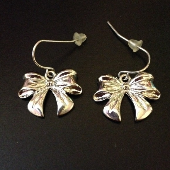 Bow earrings
