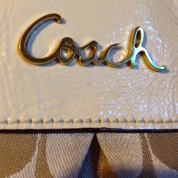 SOLD 🌸Coach Ashley Style Purse🌸 - Picture 2 of 4