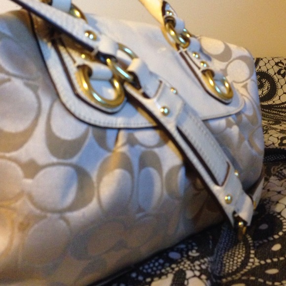 SOLD 🌸Coach Ashley Style Purse🌸 - Picture 3 of 4