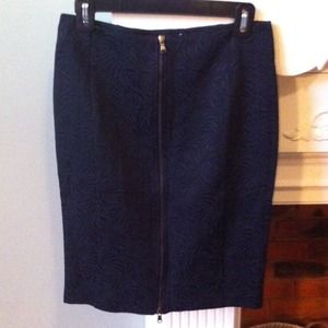 A Sisley pencil skirt with zipper detail