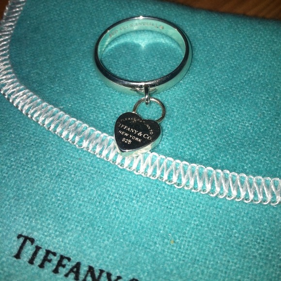 **SOLD**Tiffany & Co. Heart Lock Dangle Ring - Picture 4 of 4