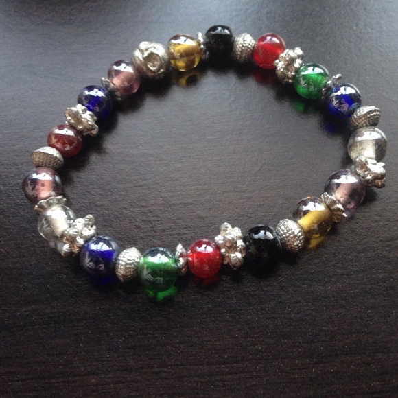 Multi-color beaded bracelet