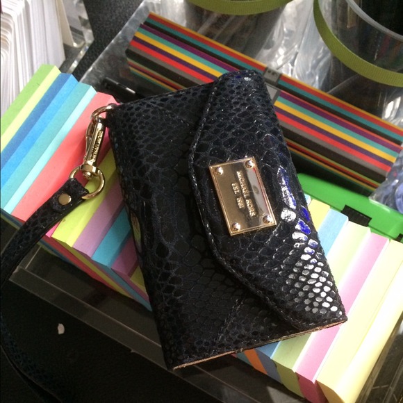 Authentic Michael Kors iPhone 4/4s Case Clutch