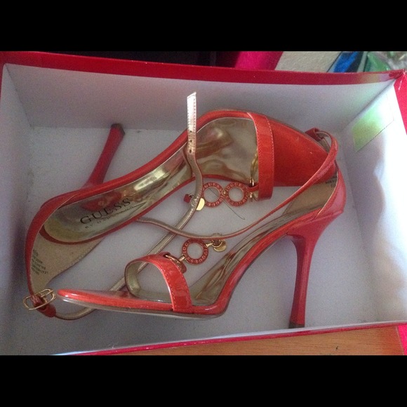 GUESS heels - Picture 2 of 4