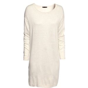 Fine-knit, knee-length dress with long sleeves.