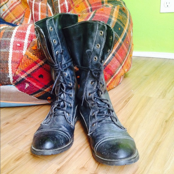 ❌❌SOlD❌❌Vintage vegan boots