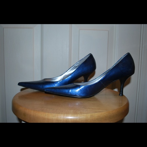 Navy blue pumps