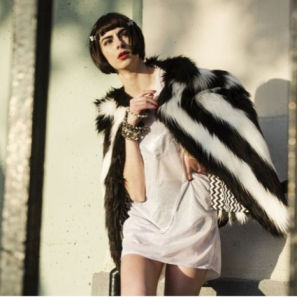 Zalez Studio Warp Cape - Picture 2 of 3