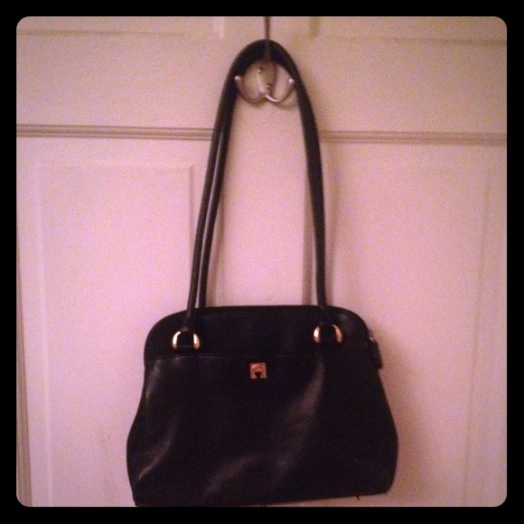 Simple black and gold staple handbag