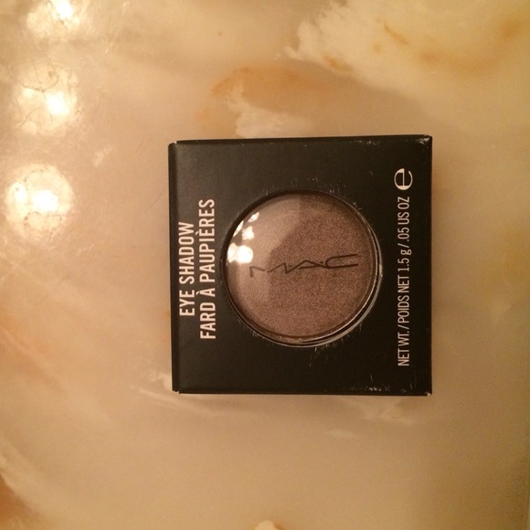 MAC satin taupe eyeshadow
