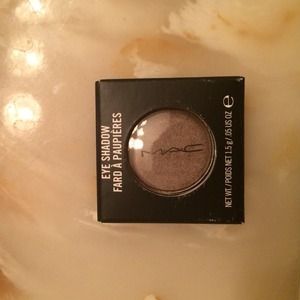 MAC satin taupe eyeshadow