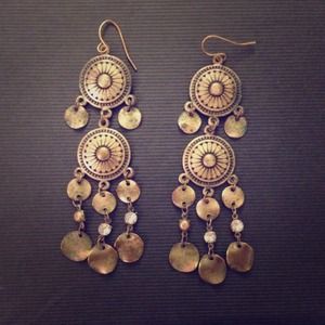 Vintage-inspired tiered earrings