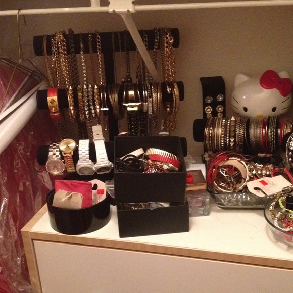 Sorting out more items to sell to y'all :) - Picture 2 of 2