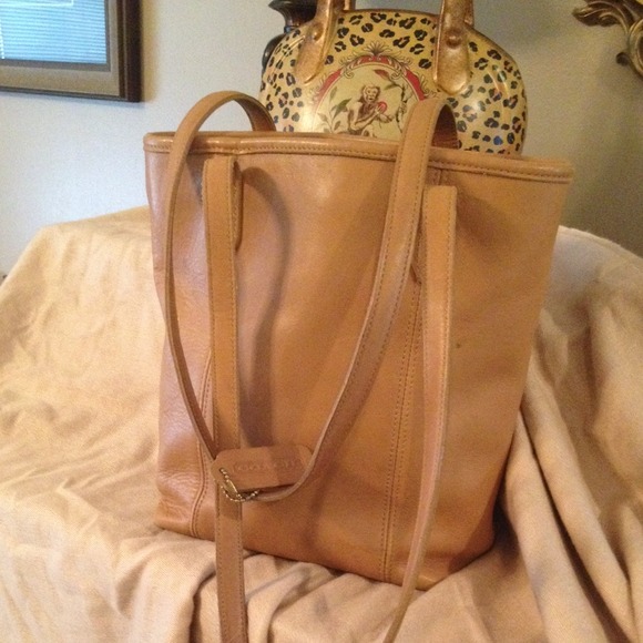 🚩🚩🚩REDUCED FOR FINAL  SALE COACH HANDBAG