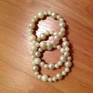 Set of 3 green pearl bracelets