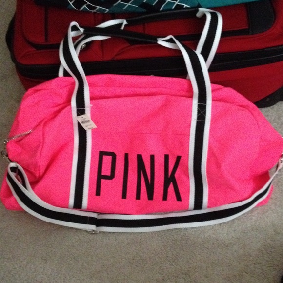 NWT PINK DUFFLE! 😍 NO TRADES!