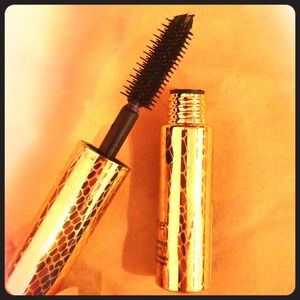 Tarte MASCARA! Lights, camera, flashes.