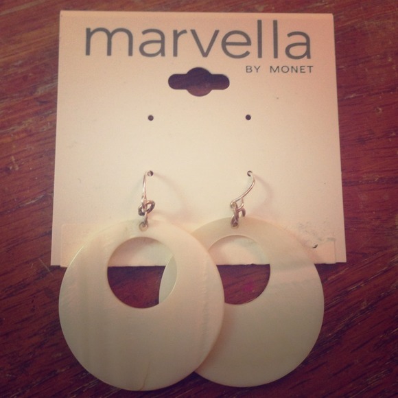 🔴SOLD🔴 White circle earrings