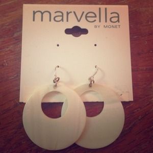 🔴SOLD🔴 White circle earrings