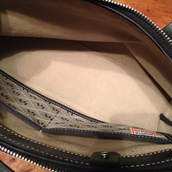 Dooney & Bourke bag - Picture 4 of 4