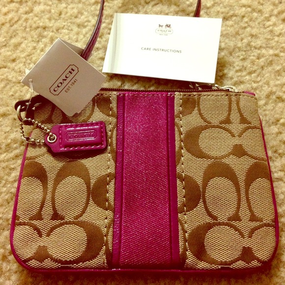 🚫SOLD 🚫 Coach Wristlet