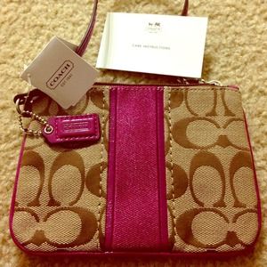 🚫SOLD 🚫 Coach Wristlet