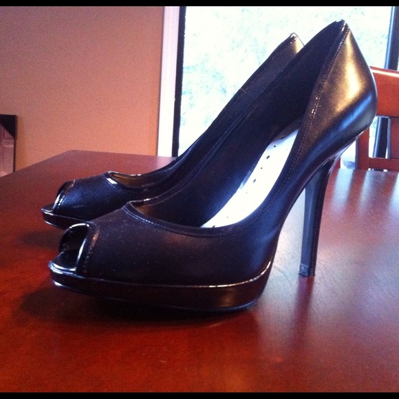 🚫SOLD🚫BCBG classic platform high heels