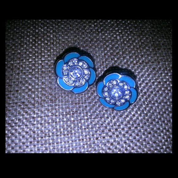 Jewelry - SOLD!!!!Gorgeous flower earrings :)