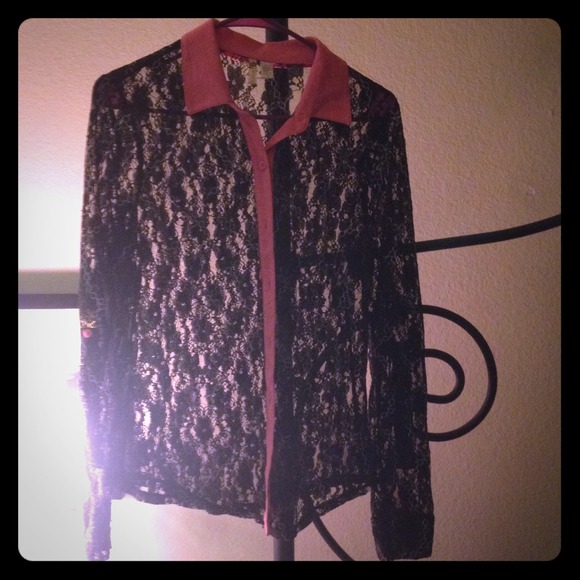 Super cute🎀Black&Pink lace long sleeve shirt.