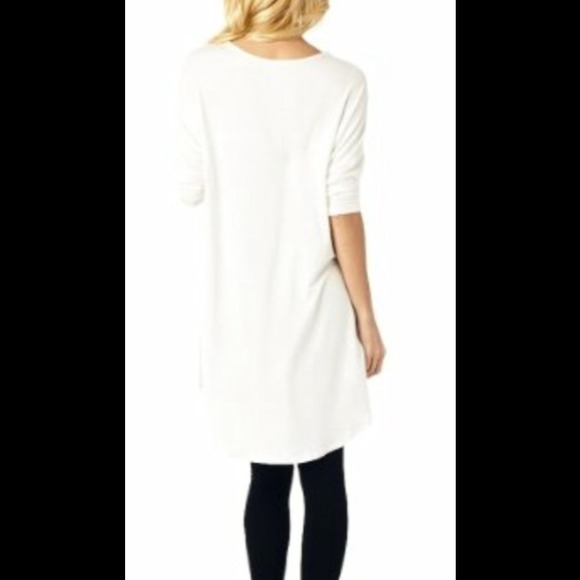 White Knit High-Low Tunic Blouse w/ 3/4 Sleeves🎀 - Picture 2 of 4
