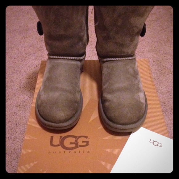 UGG Bailey Button