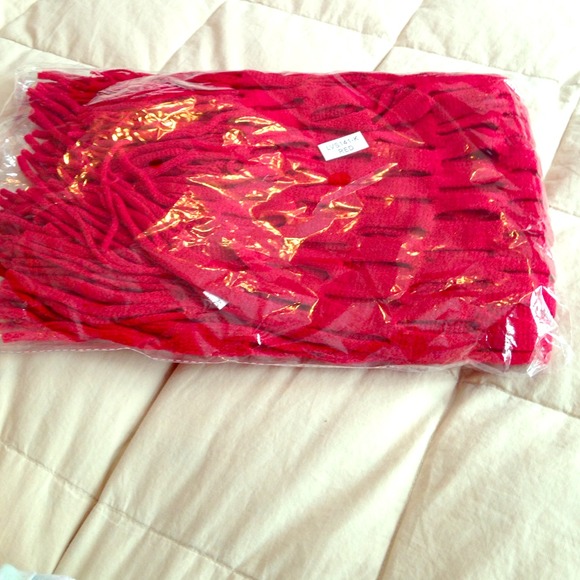 🎈Red Holiday Scarf🎈Free w/purchase
