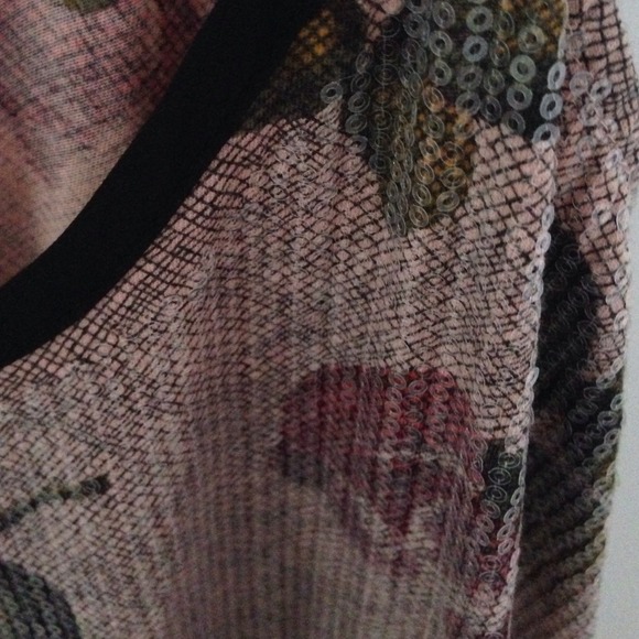 Top - Picture 2 of 3