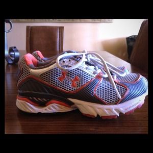 Women's under armour tennis shoes
