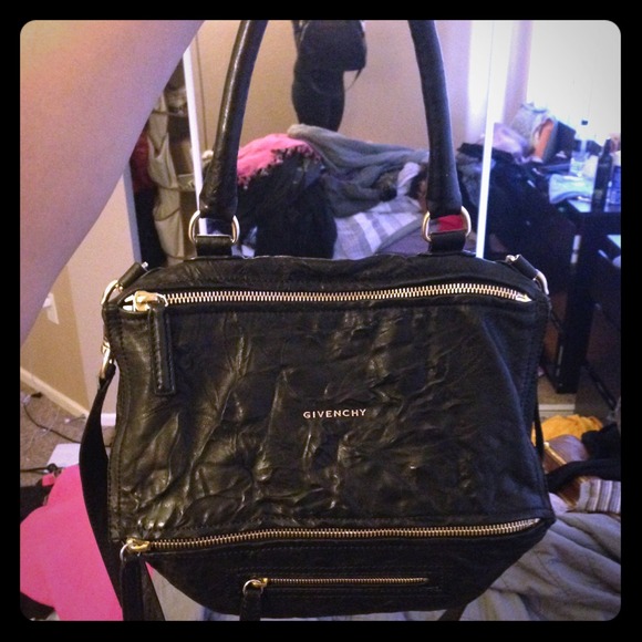 givenchy pandora pepe medium