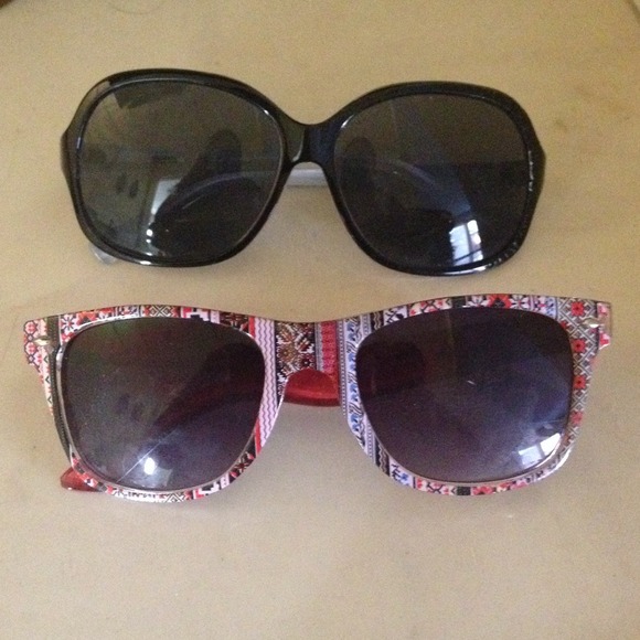 ❌Sold❌2 sunglasses 1 michael kors 1 fashion - Picture 1 of 3