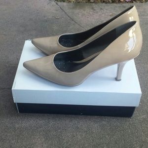 Nude Alfani Pumps