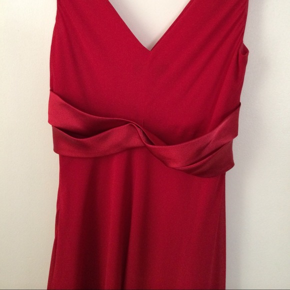 ๐๐HOST PICK 2/26&6/14 Gorgeous satin red dress๐ - Picture 4 of 4