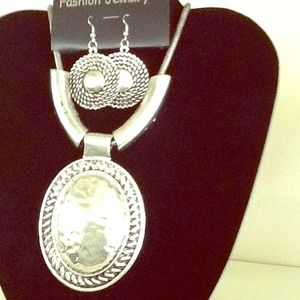 Faux silver costume chunky necklace & earrings