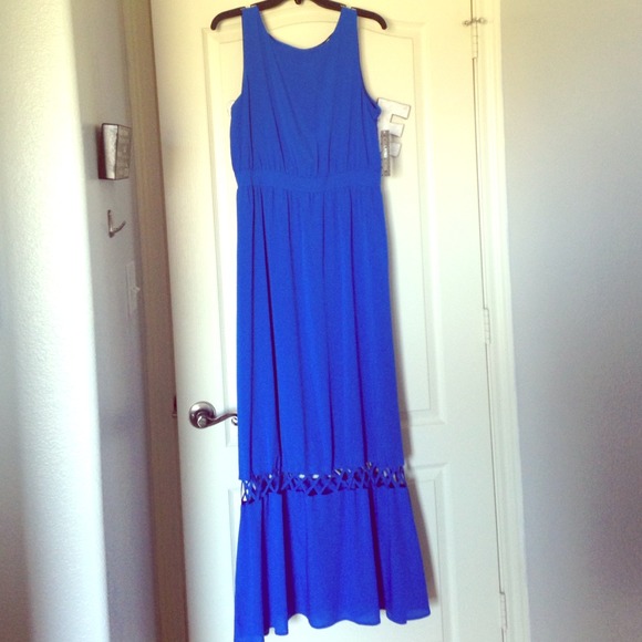 NEVER BEEN WORN DRESS!